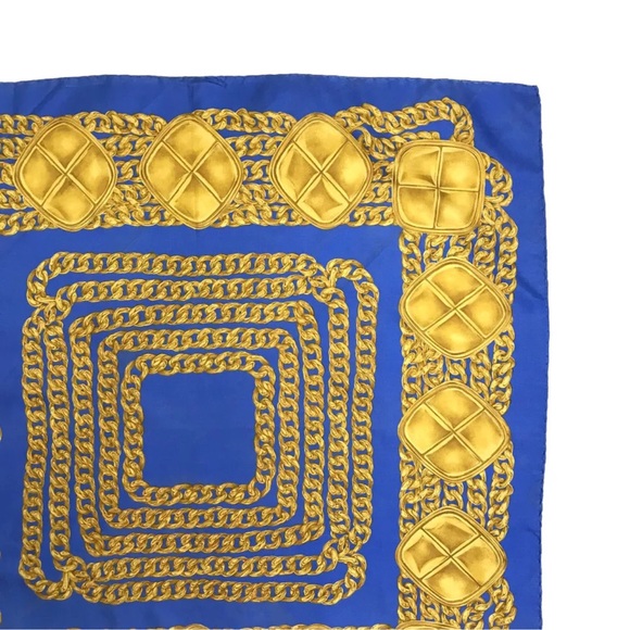 CHANEL SILK STATEMENT SCARF W34.3"xH34.3" - Picture 4 of 7